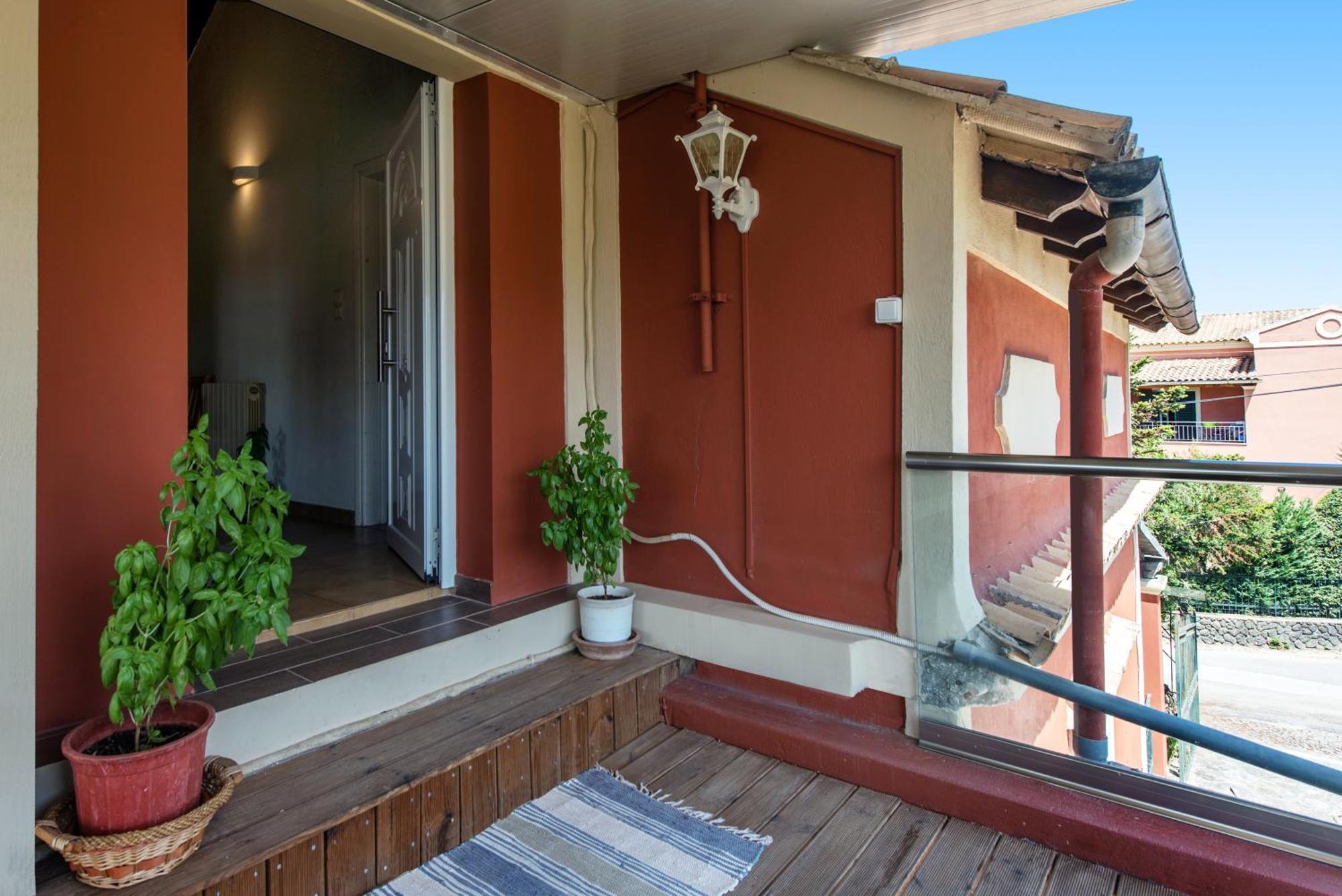 The Roof Family Apartment Alepou Exterior photo